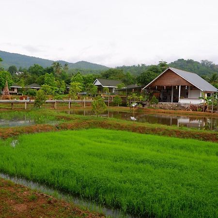 Nok Chan Mee Na Chom Thong Exterior foto