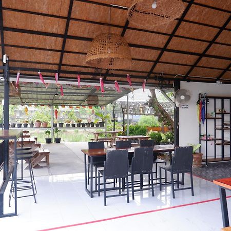 Nok Chan Mee Na Chom Thong Exterior foto