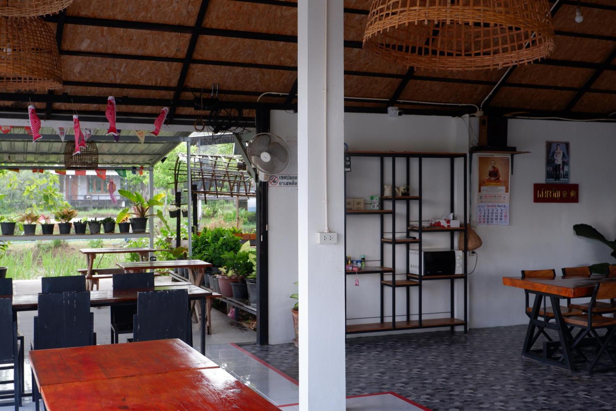 Nok Chan Mee Na Chom Thong Exterior foto