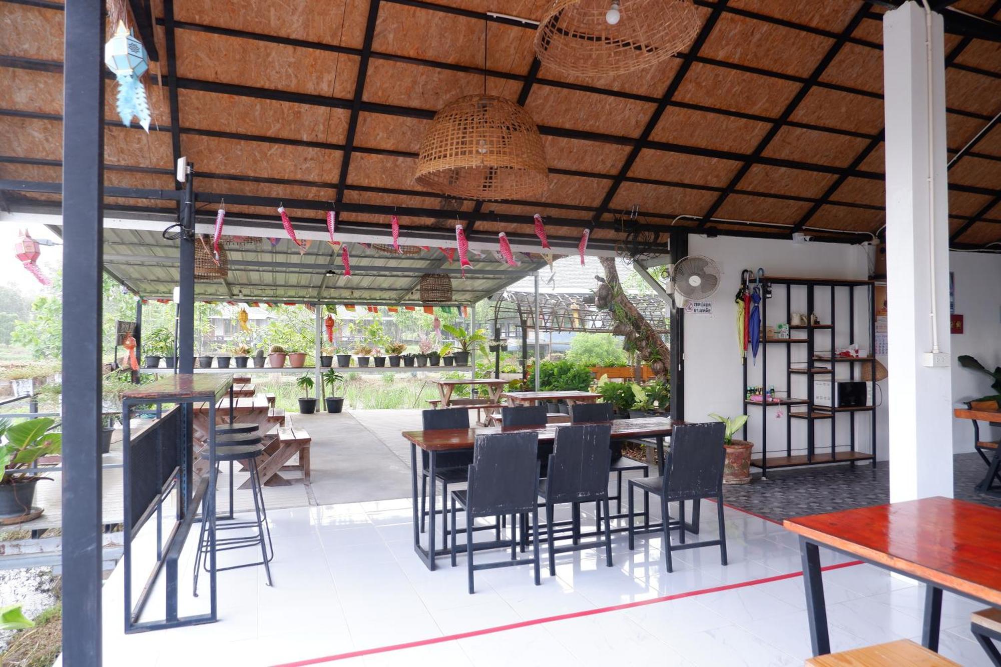 Nok Chan Mee Na Chom Thong Exterior foto