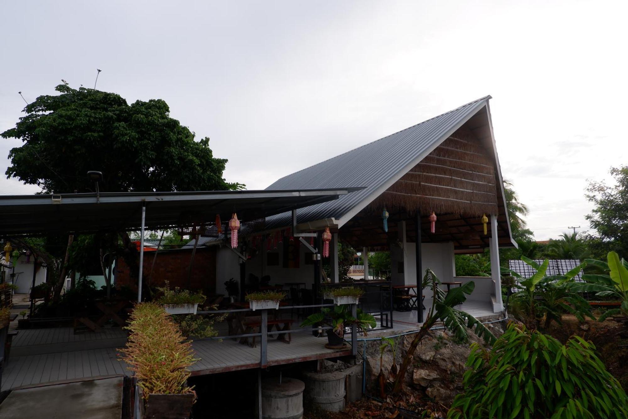 Nok Chan Mee Na Chom Thong Exterior foto