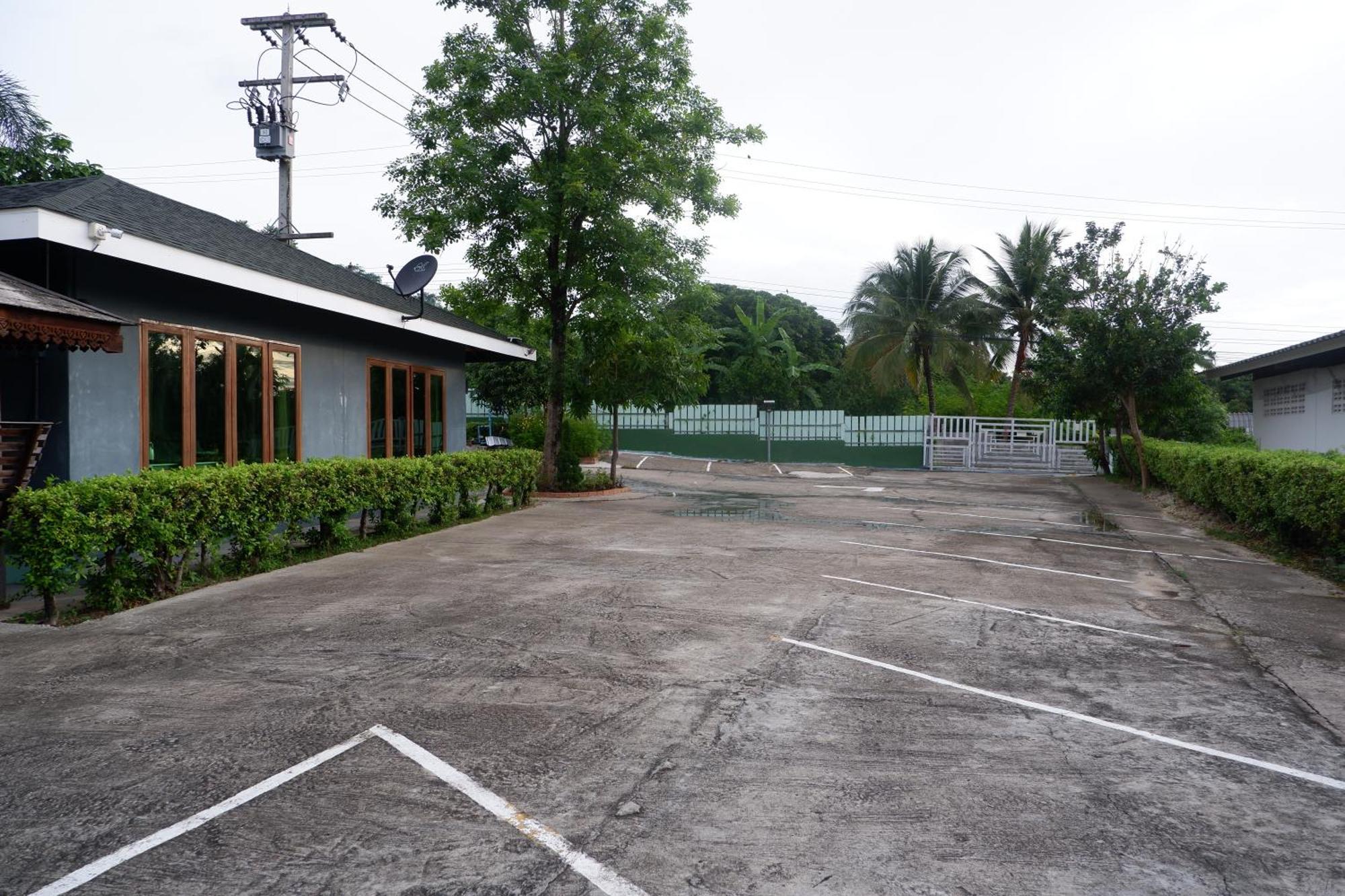 Nok Chan Mee Na Chom Thong Exterior foto