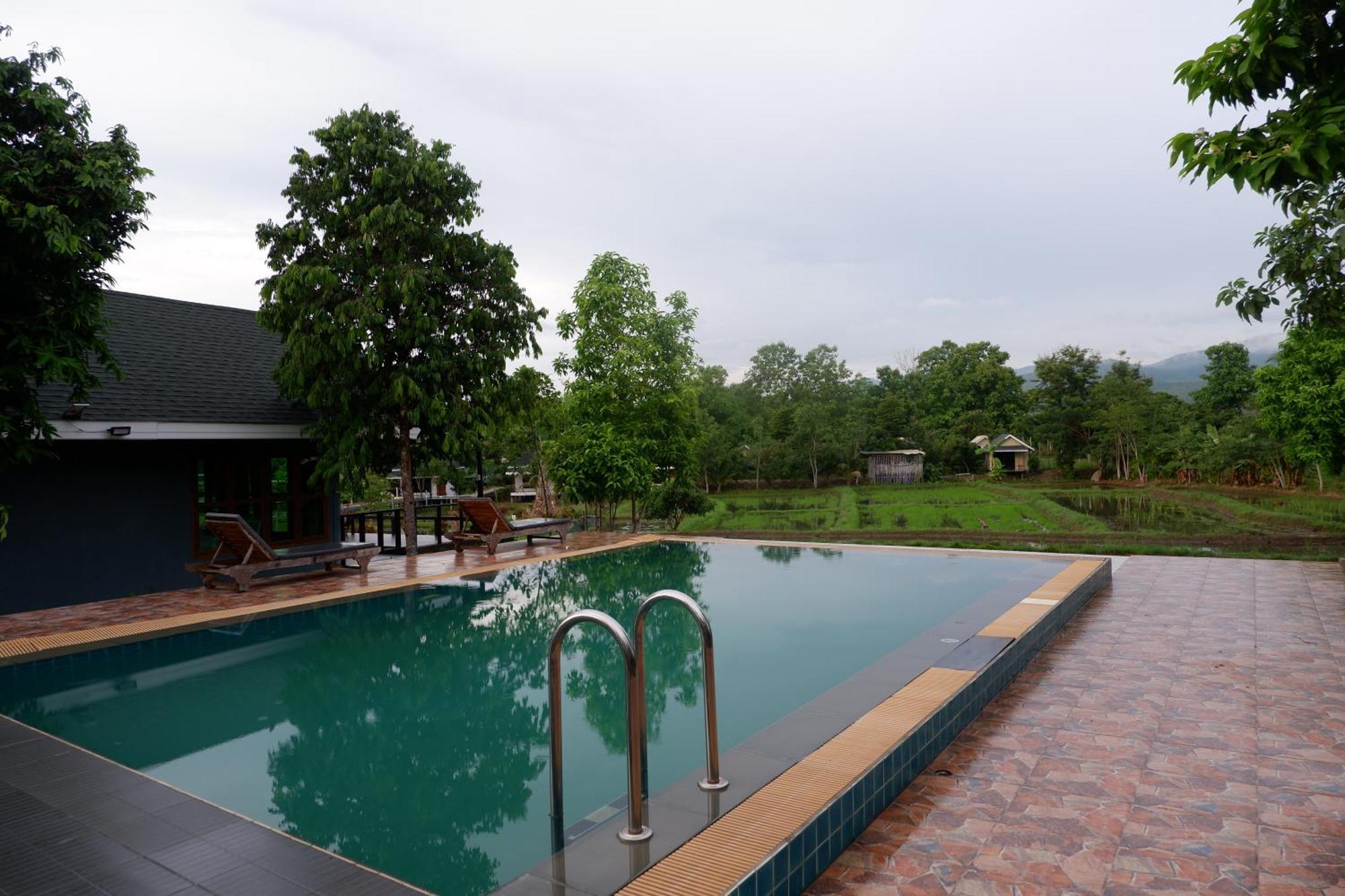Nok Chan Mee Na Chom Thong Exterior foto
