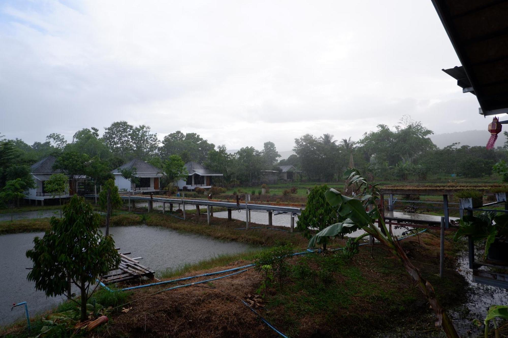 Nok Chan Mee Na Chom Thong Exterior foto
