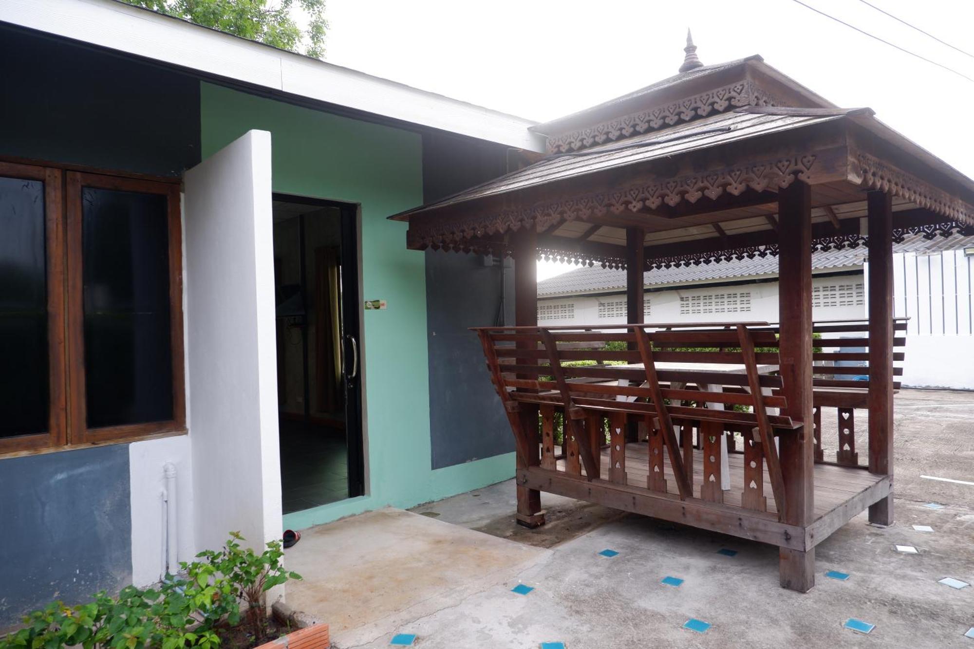 Nok Chan Mee Na Chom Thong Exterior foto