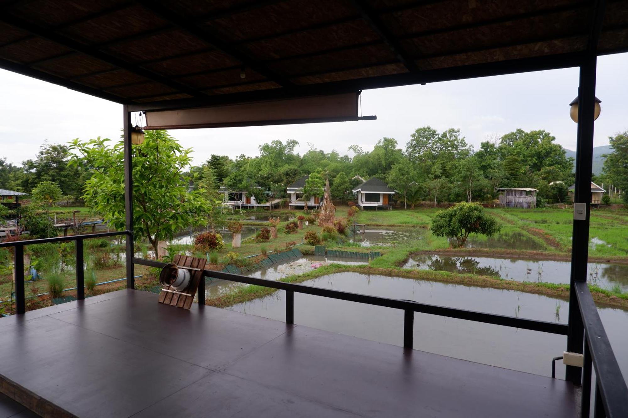 Nok Chan Mee Na Chom Thong Exterior foto