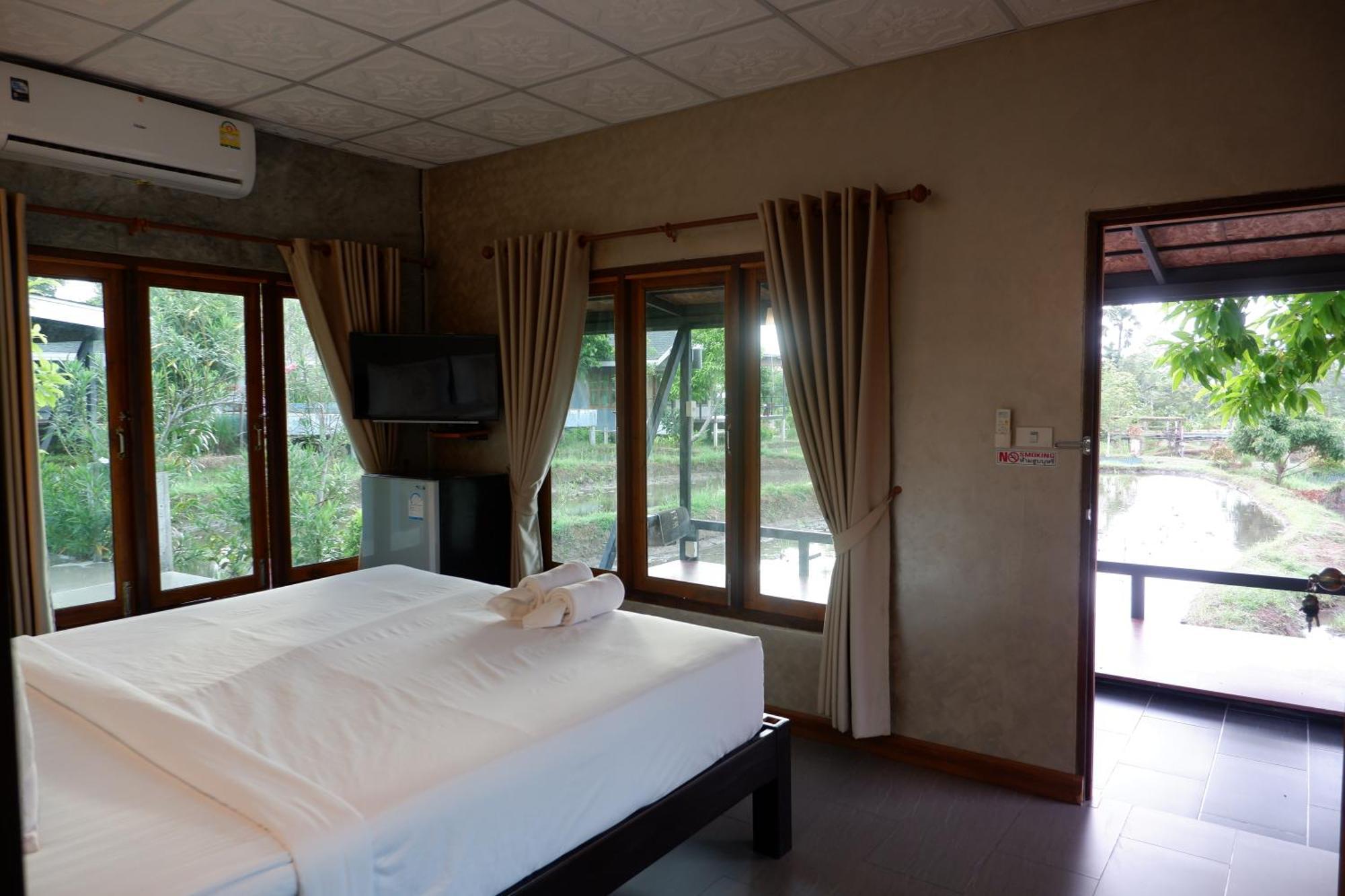Nok Chan Mee Na Chom Thong Exterior foto