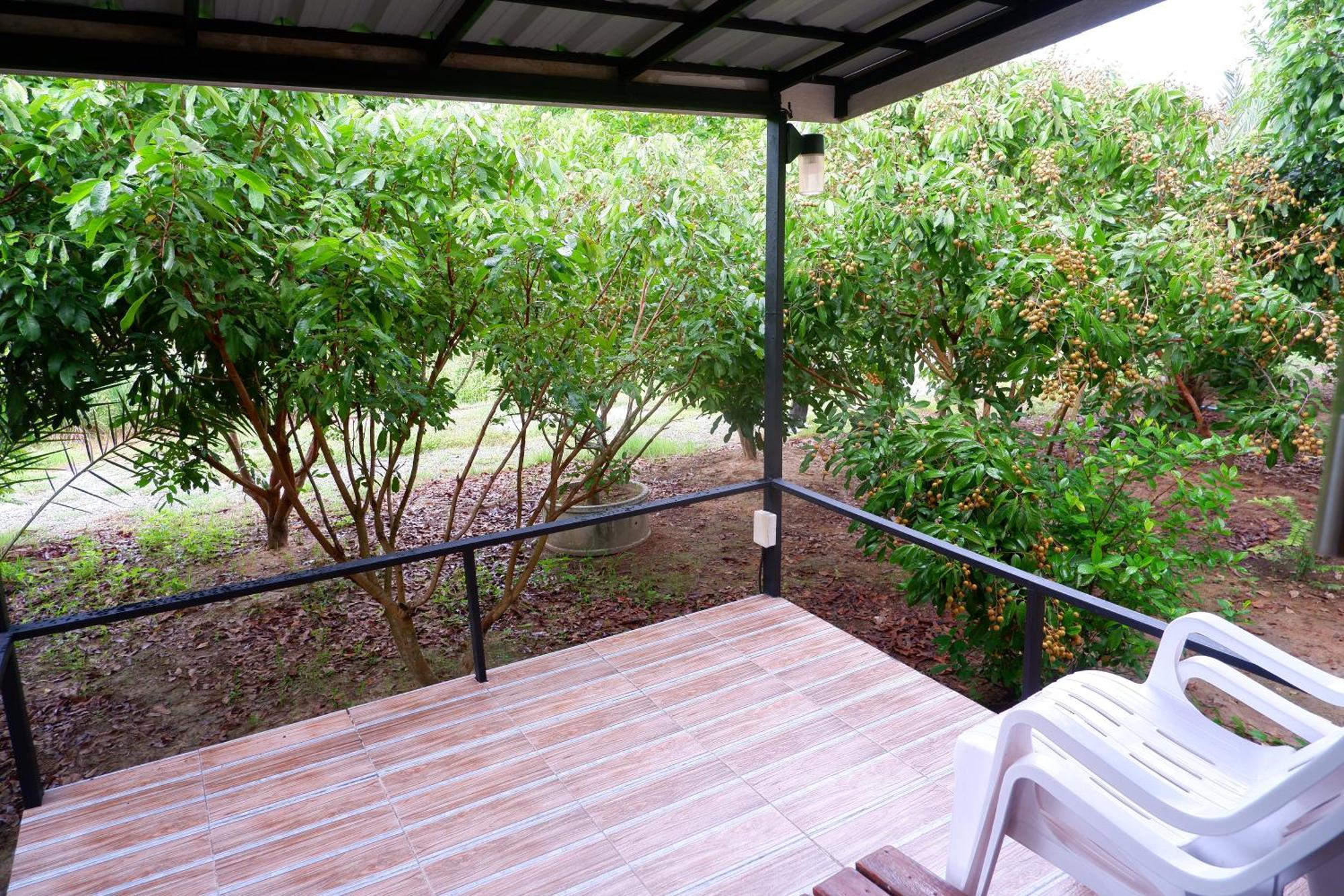 Nok Chan Mee Na Chom Thong Exterior foto