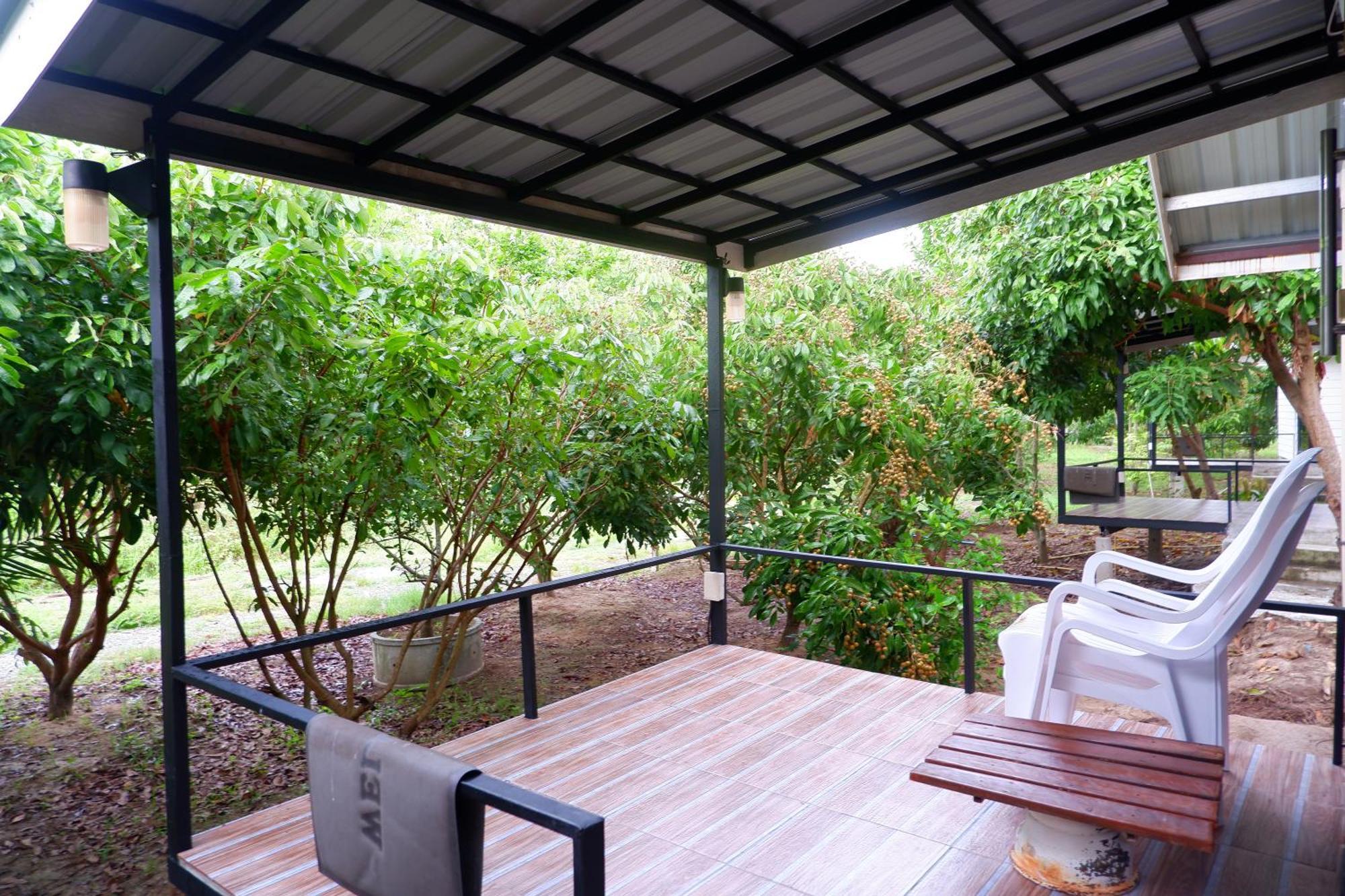 Nok Chan Mee Na Chom Thong Exterior foto