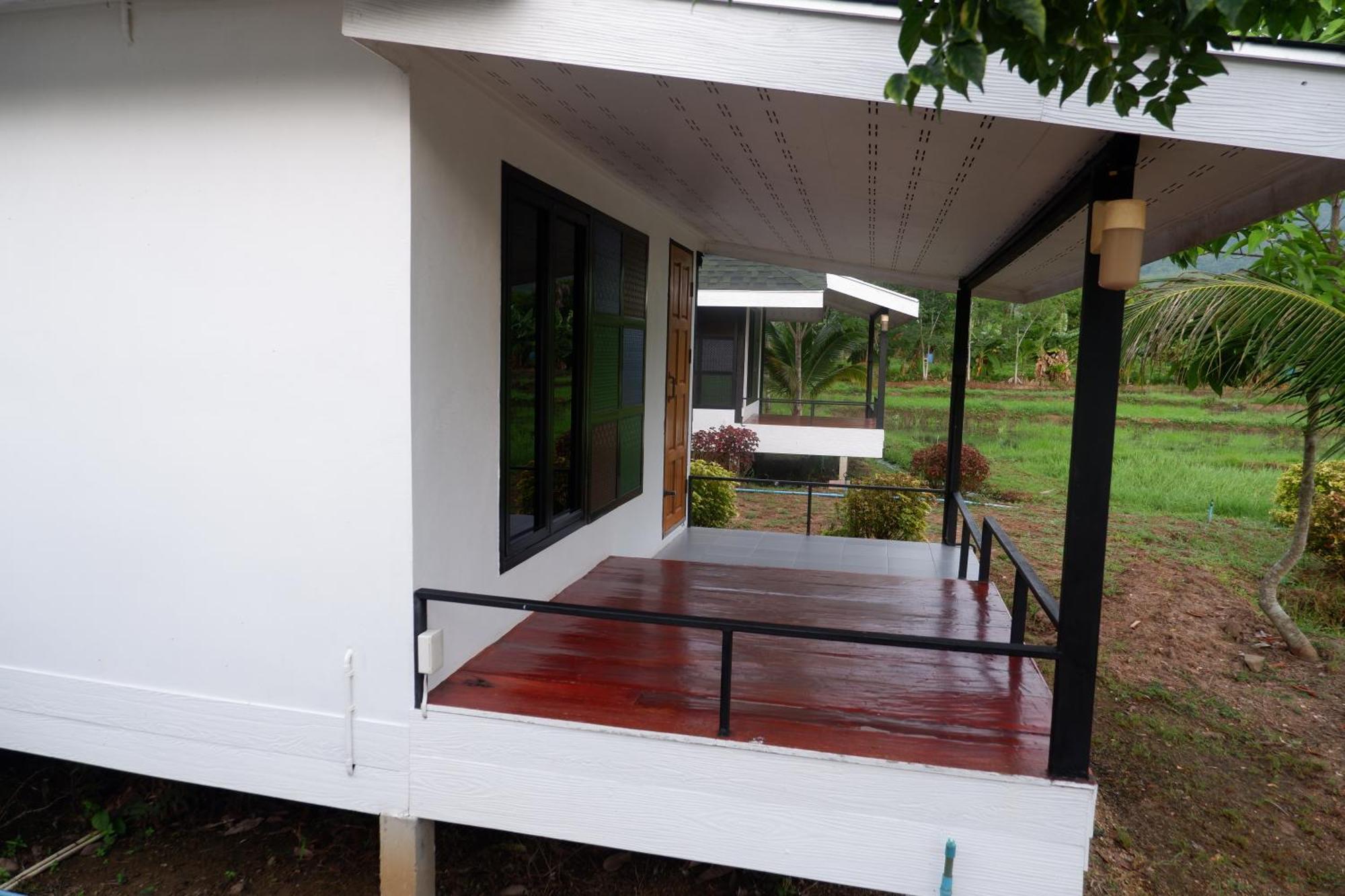 Nok Chan Mee Na Chom Thong Exterior foto