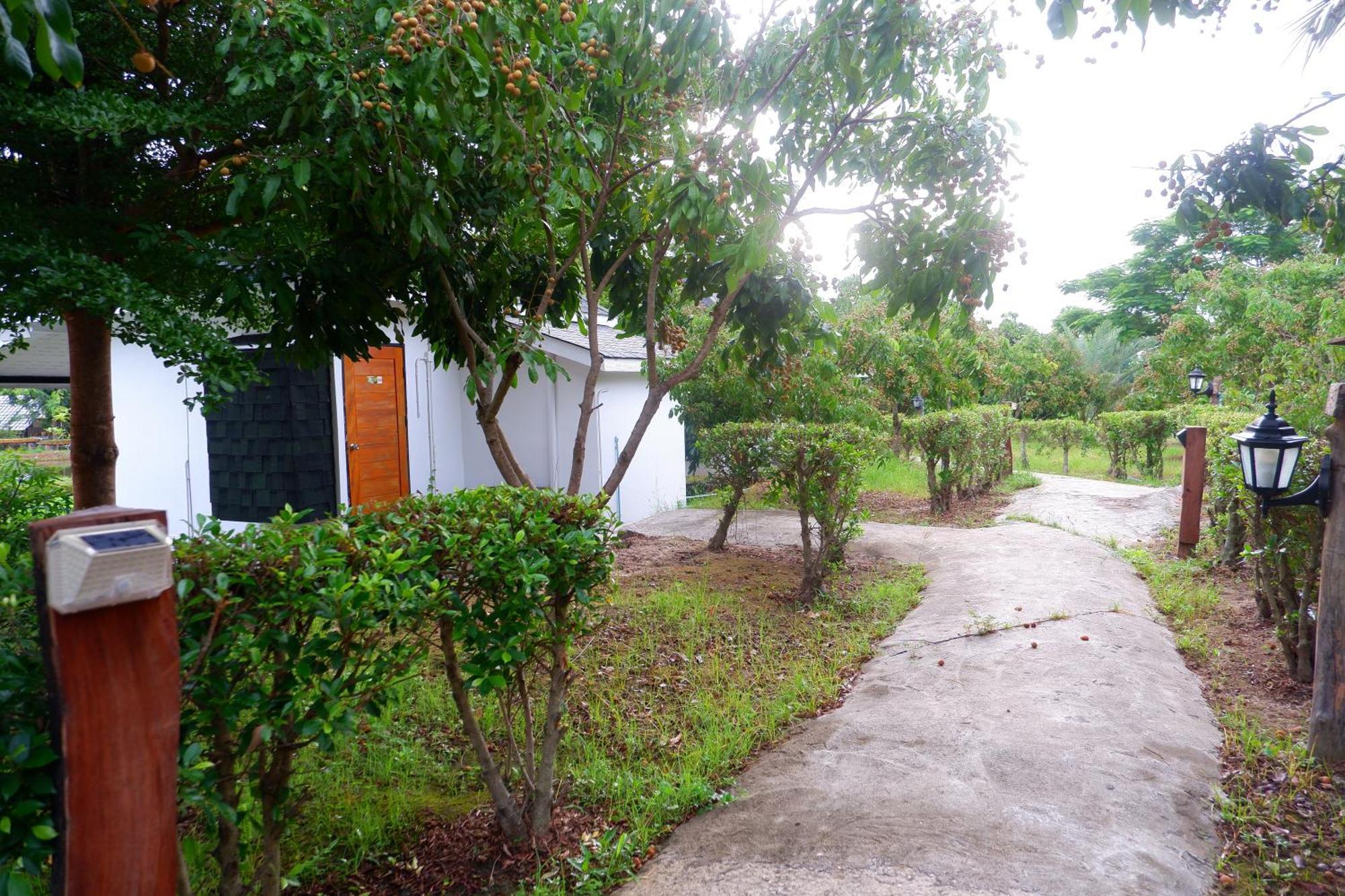Nok Chan Mee Na Chom Thong Exterior foto