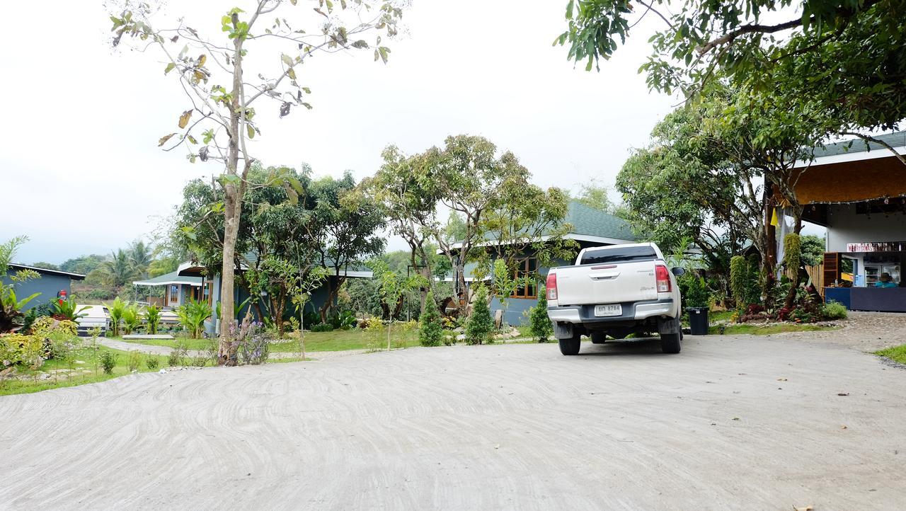 Nok Chan Mee Na Chom Thong Exterior foto