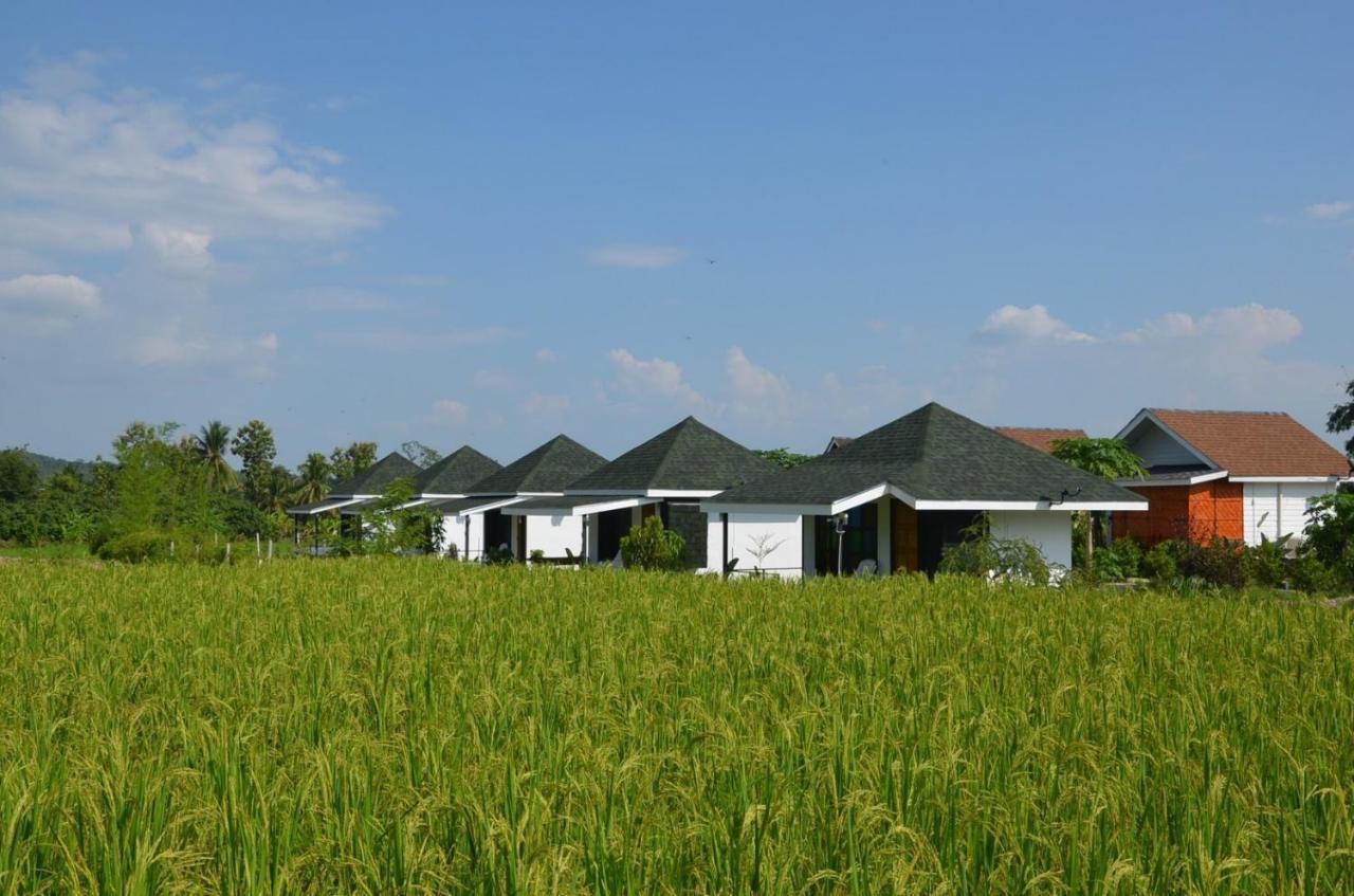 Nok Chan Mee Na Chom Thong Exterior foto